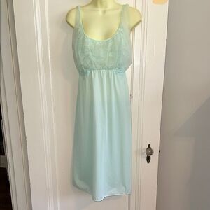 Vtg 60s Vanity Fair mint green‎ short nylon sleeveless lace bodice nightgown